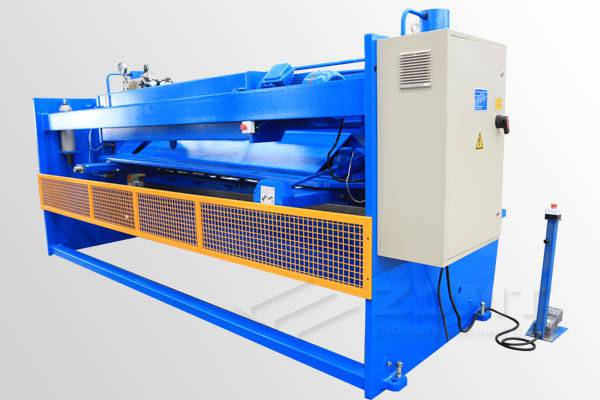 數控閘式剪板機.jpg 數控閘式剪板機.jpg