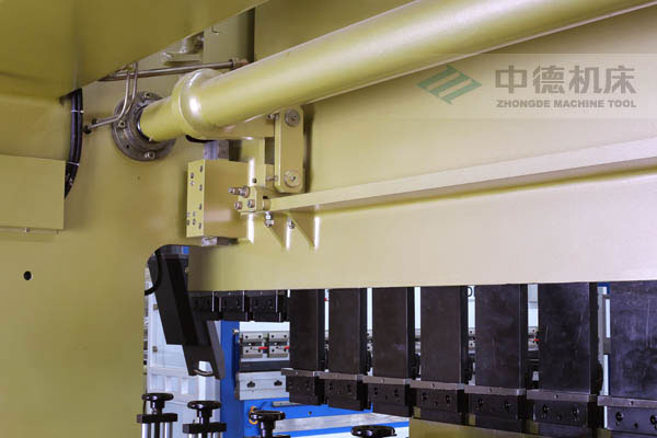 ZDPK-10032配有中德公司最新型扭軸同步裝置，強(qiáng)度高，能調(diào)節(jié)，專利技術(shù)